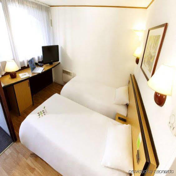 กัมปานีเล มากง ซุด แชงเทรอ Hotel Chaintre ภายนอก รูปภาพ
